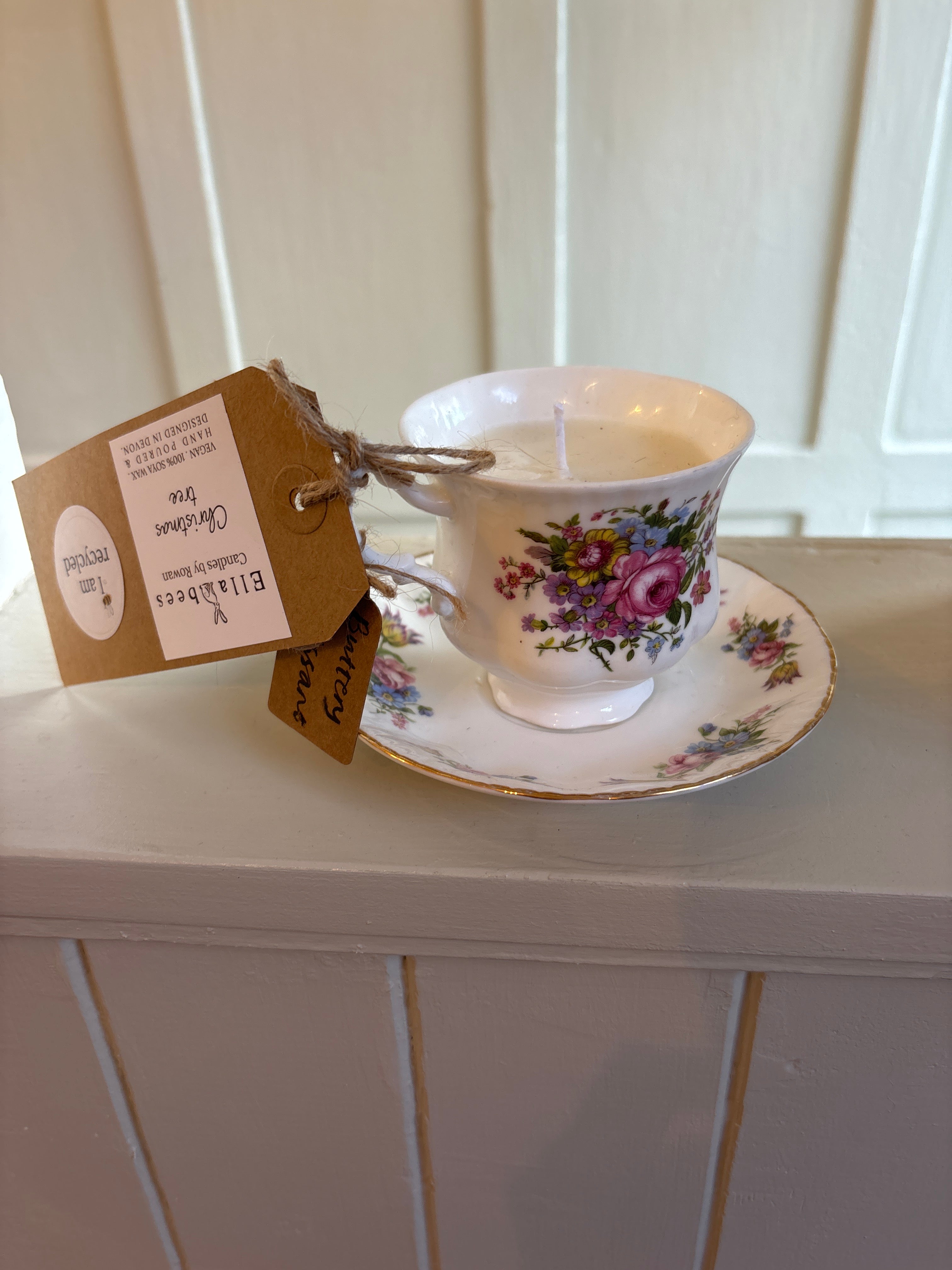 Really pretty vintage tea cup candle “Buttery Croissant”