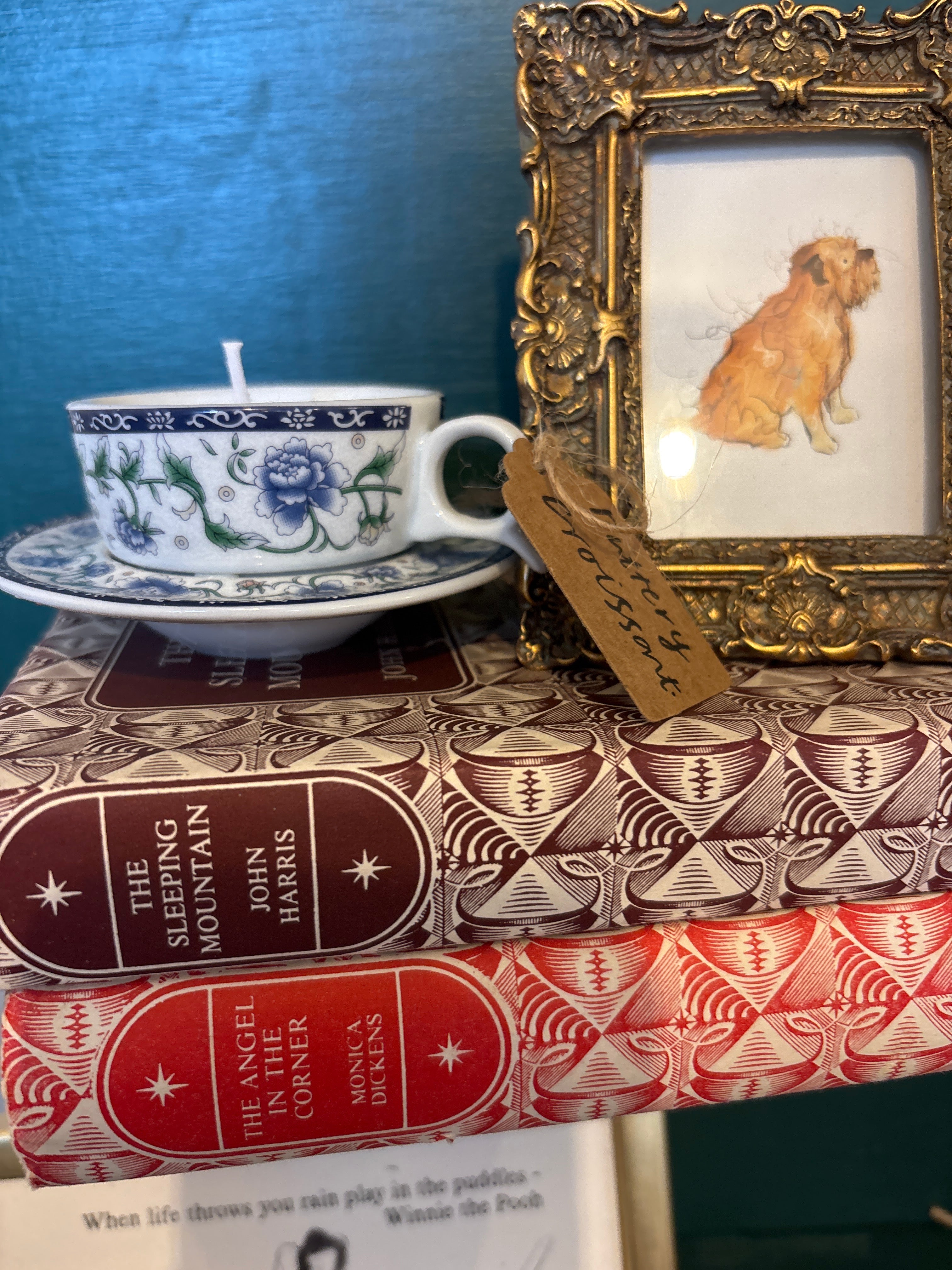 Tiny cup and saucer candle bringing a scent of buttery croissant