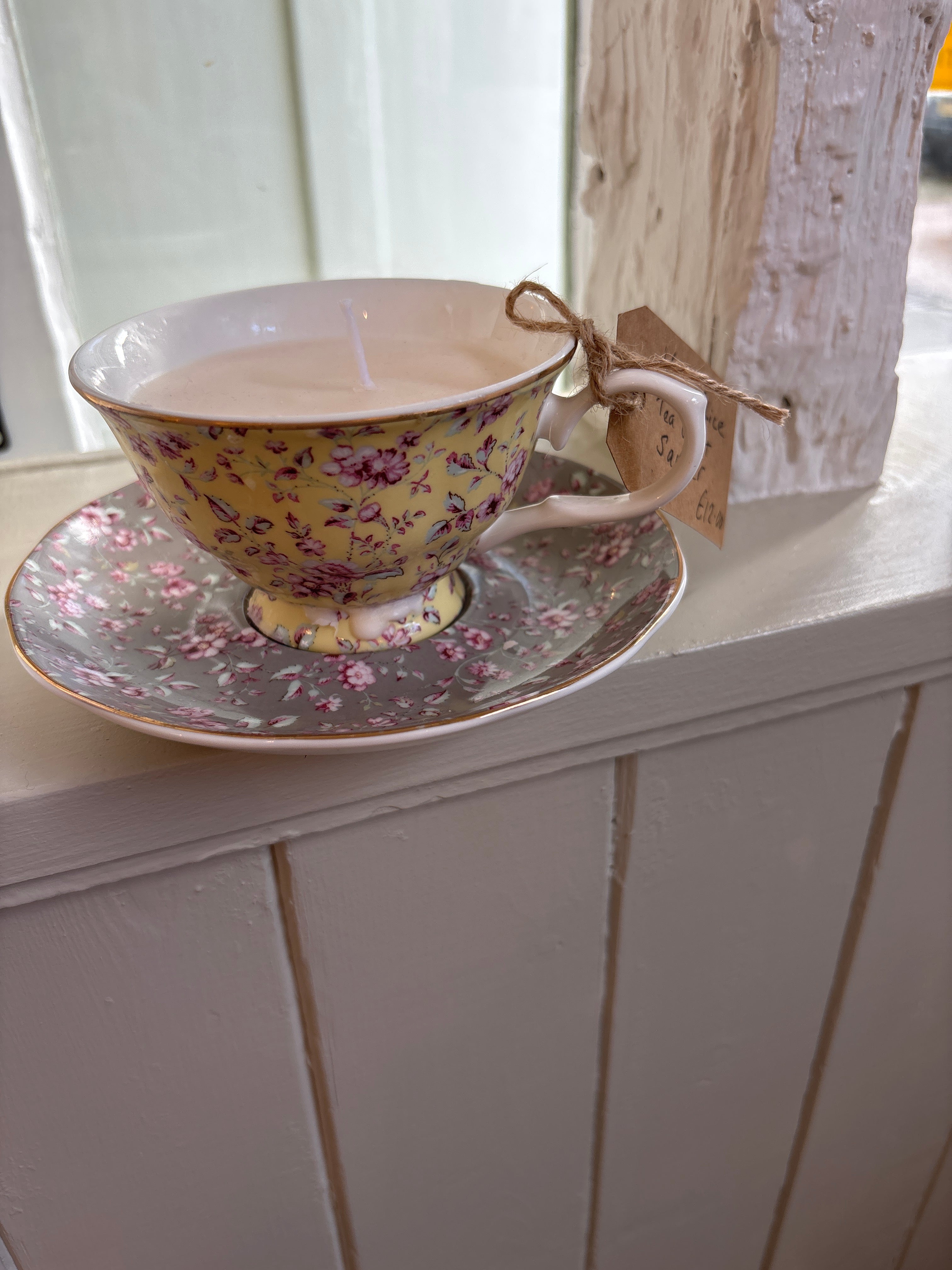 Vanilla tea cup candle